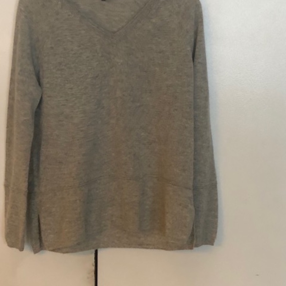 VINCE LONG SLEEVE CASHMERE SWEATER